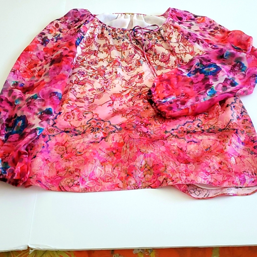 NEW Elie Tahari  long sleeves Lightweight  Blouse Size S  pink